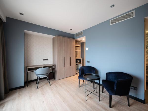 Catalonia Atenas : photo 4 de la chambre chambre double ou lits jumeaux avec terrasse et accès au spa