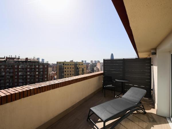 Catalonia Atenas : photo 9 de la chambre chambre double ou lits jumeaux avec terrasse et accès au spa