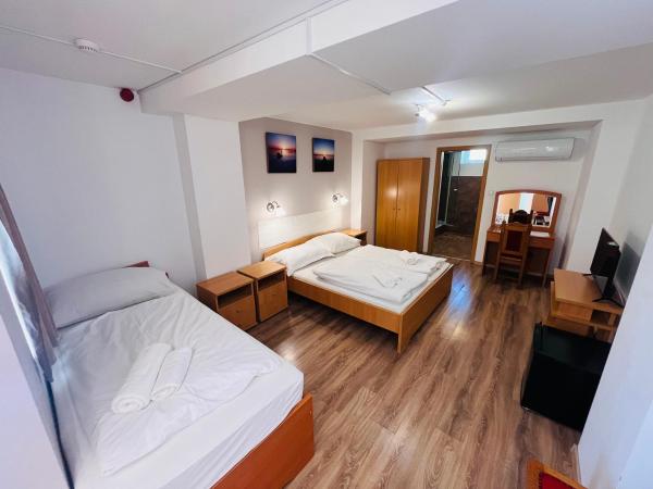 Mátyus Udvarház Kengyel Fogadó Eger : photo 2 de la chambre chambre triple - vue sur jardin