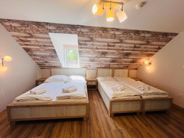 Mátyus Udvarház Kengyel Fogadó Eger : photo 2 de la chambre chambre familiale