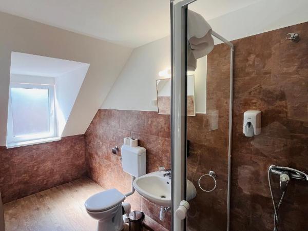 Mátyus Udvarház Kengyel Fogadó Eger : photo 4 de la chambre chambre familiale