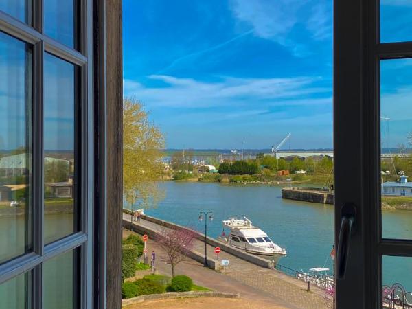 Best Western Le Cheval Blanc -Vue sur le port-plein centre ville : photo 1 de la chambre chambre double standard