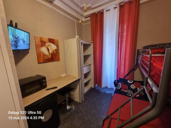 Hôtel des allées : photo 2 de la chambre chambre familiale standard