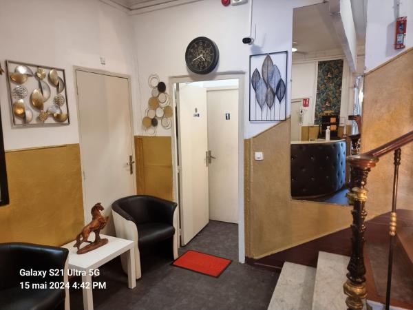 Hôtel des allées : photo 8 de la chambre chambre familiale standard