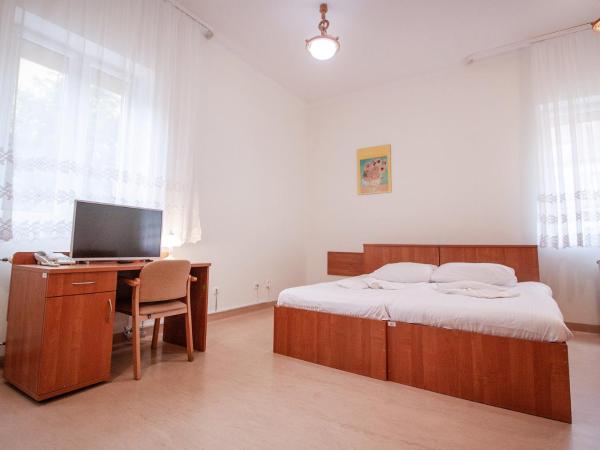 Dom Pracy Twórczej Politechniki Morskiej w Szczecinie : photo 6 de la chambre chambre lits jumeaux spacieuse