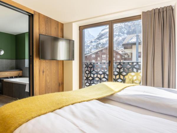 Hotel ZERMAMA Zermatt : photo 4 de la chambre suite avec balcon - vue sur mont cervin