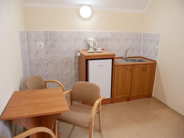 Dom Pracy Twórczej Politechniki Morskiej w Szczecinie : photo 10 de la chambre chambre quadruple premium