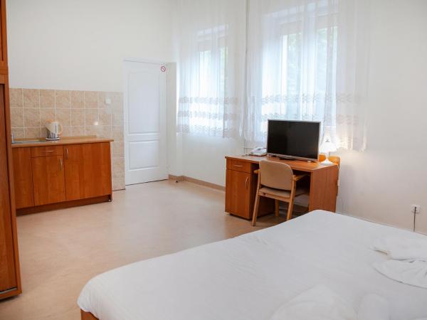 Dom Pracy Twórczej Politechniki Morskiej w Szczecinie : photo 9 de la chambre chambre lits jumeaux spacieuse