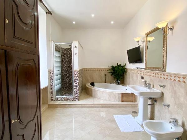 Camera matrimoniale con idromassaggio : photo 7 de la chambre chambre double avec salle de bains privative