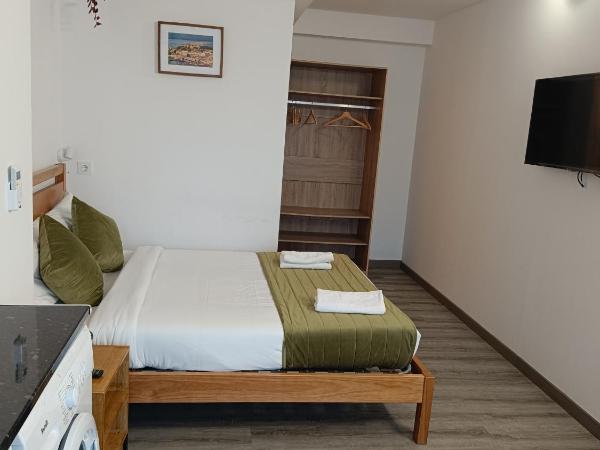 LISABONNA GUEST HOUSE : photo 3 de la chambre chambre double avec lit d'appoint