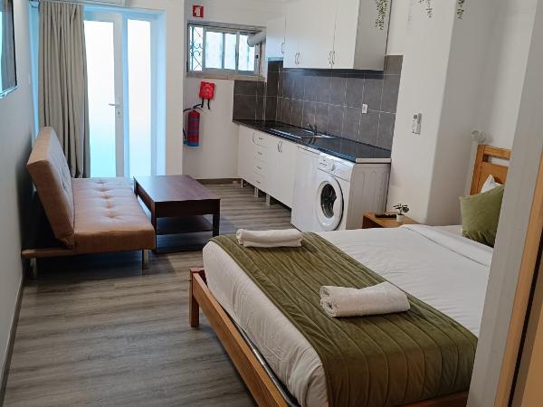 LISABONNA GUEST HOUSE : photo 4 de la chambre chambre double avec lit d'appoint