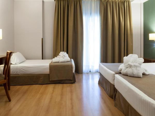 Hotel Bécquer : photo 1 de la chambre chambre lits jumeaux avec lit d’appoint - 301