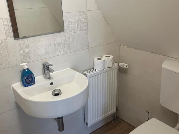 Waldschlösschen Ricklingen : photo 3 de la chambre chambre double affaires