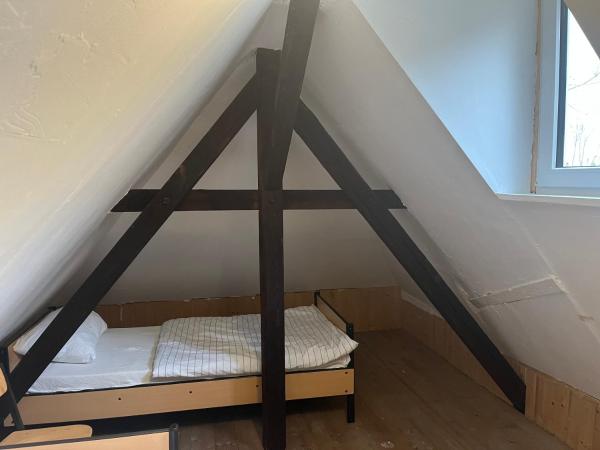 Waldschlösschen Ricklingen : photo 2 de la chambre lit simple en dortoir