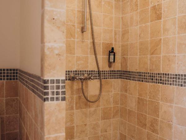 La Villa d'Andrea : photo 8 de la chambre studio supérieur avec baignoire 