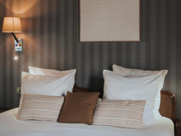 Hôtel Henry II Beaune Centre : photo 10 de la chambre chambre double standard