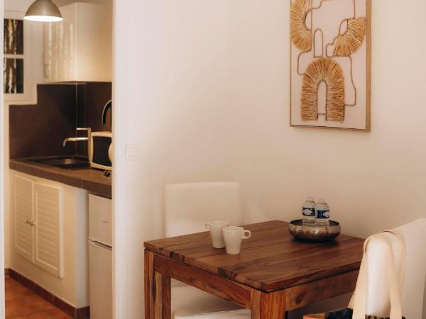 La Villa d'Andrea : photo 6 de la chambre studio supérieur - vue sur jardin 