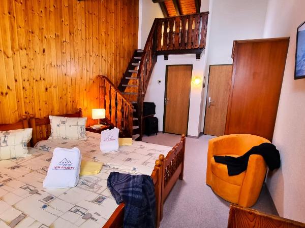 Hotel Alpenblick-Leukerbad-Therme : photo 2 de la chambre basic triple room, spa access and cable car use