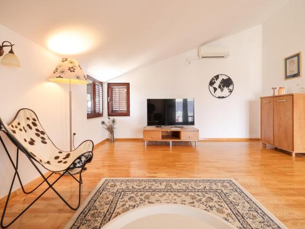 Apartments and a Room Ina : photo 1 de la chambre loft