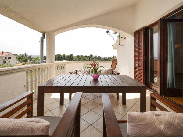 Apartments and a Room Ina : photo 9 de la chambre loft