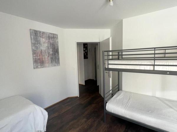 Basel-Stadt Gundeldingen Zimmer 404, : photo 3 de la chambre chambre quadruple