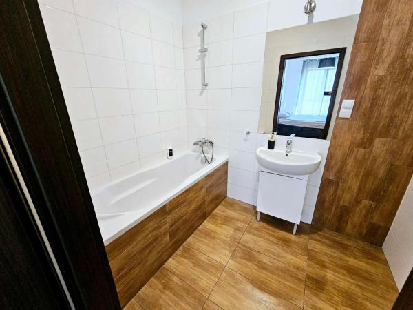 Rooms Green Rydygiera 17 own room tv wifi : photo 6 de la chambre chambre double deluxe avec baignoire