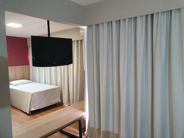 Alta Reggia Plaza Hotel : photo 4 de la chambre chambre familiale avec balcon