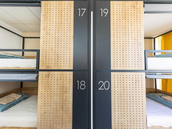 Hostel Petra Marina : photo 4 de la chambre lit dans dortoir mixte de 8 lits - vue sur mer