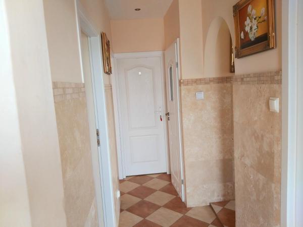 Hostel Rumiankowy Airport Hostel : photo 2 de la chambre chambre triple avec salle de bains commune