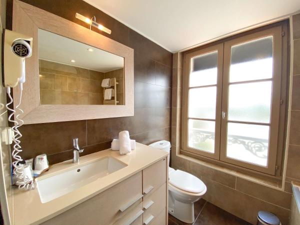 Best Western Le Cheval Blanc -Vue sur le port-plein centre ville : photo 5 de la chambre chambre double deluxe