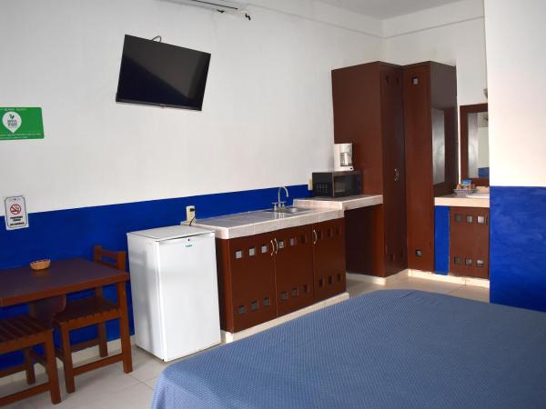 Hotel Plaza Almendros : photo 8 de la chambre chambre lit queen-size