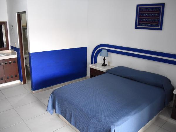 Hotel Plaza Almendros : photo 5 de la chambre chambre lit queen-size