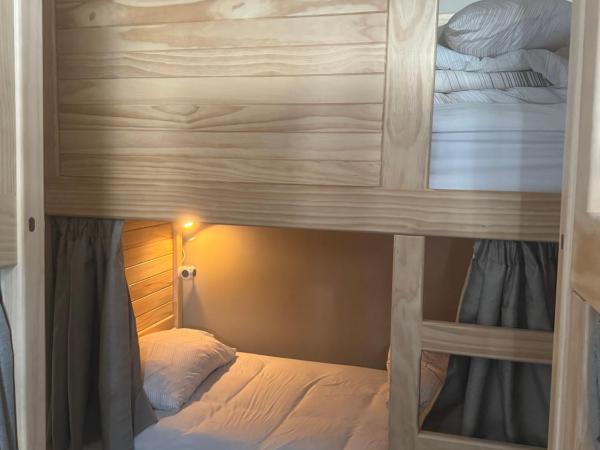 UpTown Backpackers : photo 5 de la chambre lit dans dortoir mixte de 8 lits 