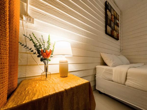 Back Home Backpackers : photo 4 de la chambre chambre double avec salle de bains privative