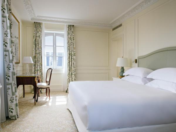 Hôtel du Palais Biarritz, in The Unbound Collection by Hyatt : photo 2 de la chambre chambre lit king-size classique de luxe