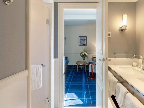 Hôtel du Palais Biarritz, in The Unbound Collection by Hyatt : photo 3 de la chambre suite junior paquebot de croisière