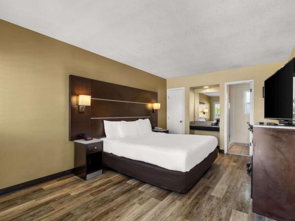 Comfort Inn San Diego Airport At The Harbor : photo 1 de la chambre standard room, 1 king bed and 1 double bed, non smoking   