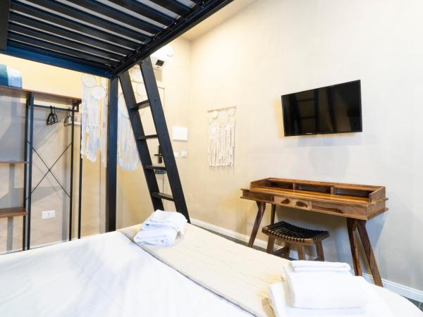 HOPESTEL Secret Garden Napoli : photo 3 de la chambre chambre familiale