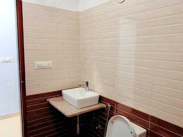 Dev Sneh Residency : photo 4 de la chambre chambre double avec terrasse