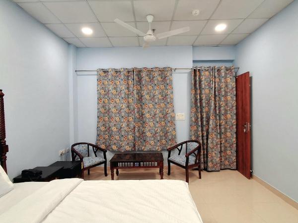 Dev Sneh Residency : photo 6 de la chambre chambre double avec terrasse