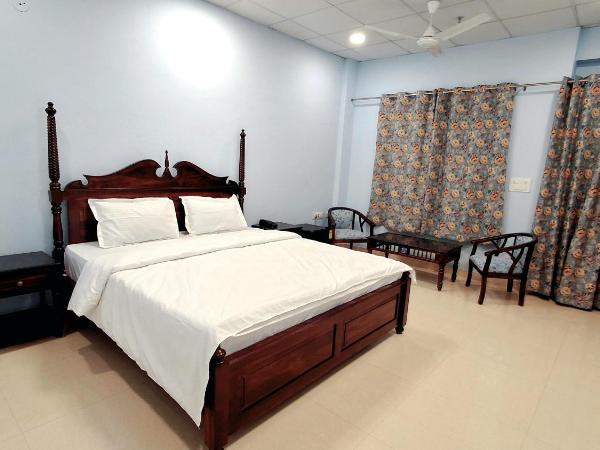 Dev Sneh Residency : photo 7 de la chambre chambre double avec terrasse