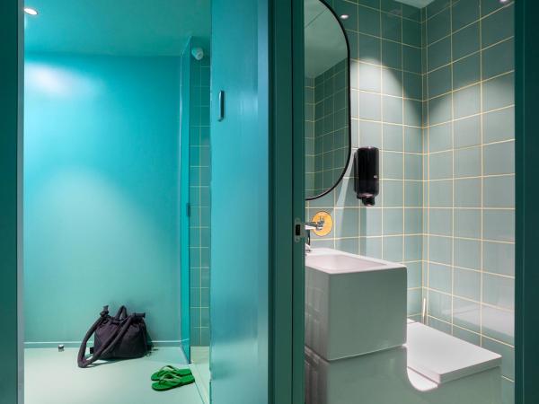 AMISTAT City Hostel Barcelona : photo 3 de la chambre lit dans dortoir mixte de 6 lits