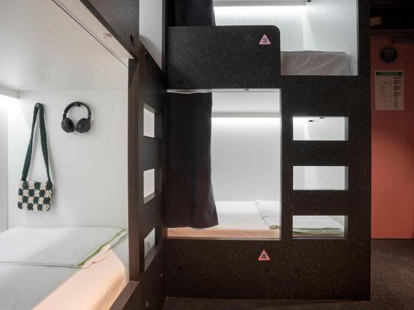 AMISTAT City Hostel Barcelona : photo 2 de la chambre bed in 4-bed mixed dormitory - shared bathroom