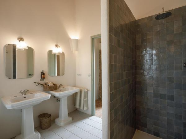 Castell de Vallgornera : photo 6 de la chambre chambre lit king-size deluxe