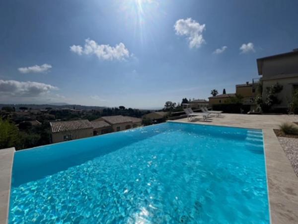DOMAINE LOU BEL AZUR - Entre Ciel et Terre : photo 5 de la chambre appartement avec terrasse