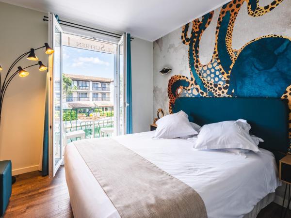 Le Suffren Hôtel : photo 1 de la chambre chambre double supérieure avec balcon - vue sur canal