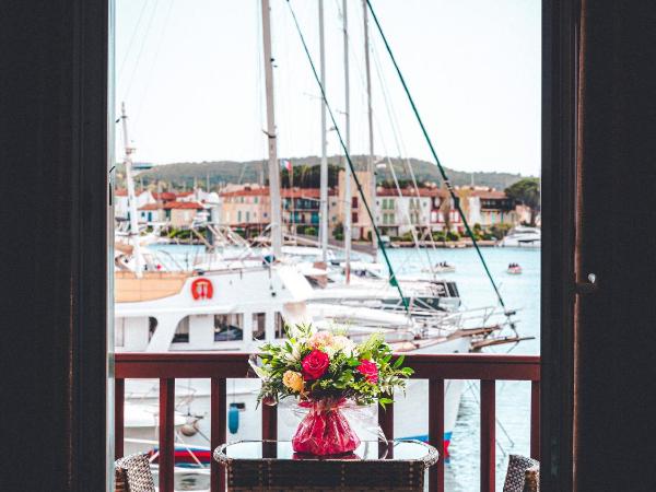 Le Suffren Hôtel : photo 6 de la chambre chambre prestige avec balcon - vue sur port de plaisance