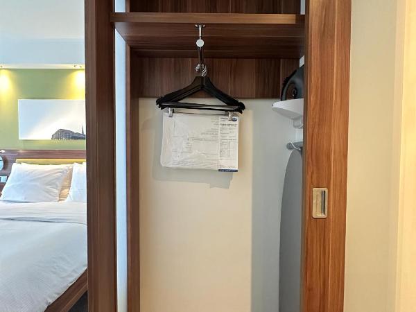 Hampton By Hilton Hamburg City Centre : photo 1 de la chambre chambre lit queen-size 