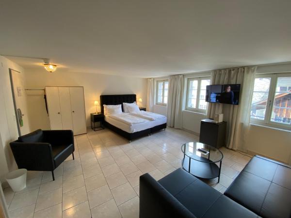 Altstadt Hotel Magic Luzern : photo 6 de la chambre suite lit king-size avec baignoire spa