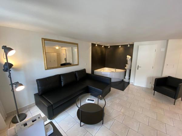 Altstadt Hotel Magic Luzern : photo 5 de la chambre suite lit king-size avec baignoire spa